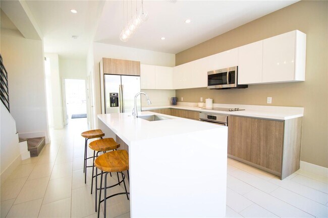 Foto del edificio - 2465 NE 135th St