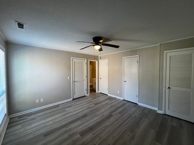 Foto del edificio - 5874-F Century Oaks Dr