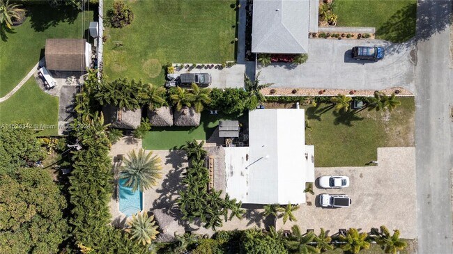 Foto del edificio - 465 NW 153rd St