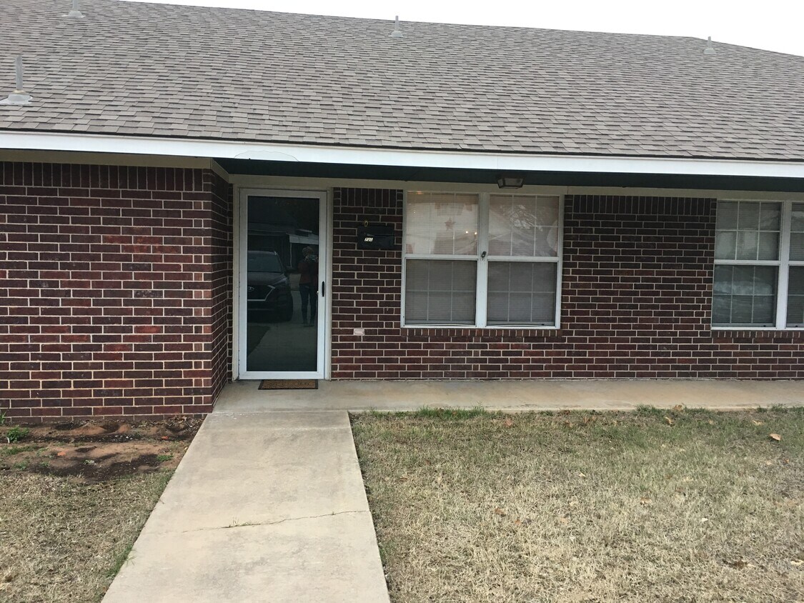 720 W Dakota Ave, Chickasha, OK 73018 Townhome Rentals in Chickasha