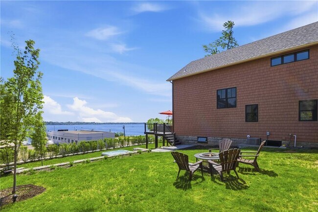 Foto del edificio - 1124 Narragansett Blvd