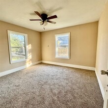 Building Photo - 109 Gossett St