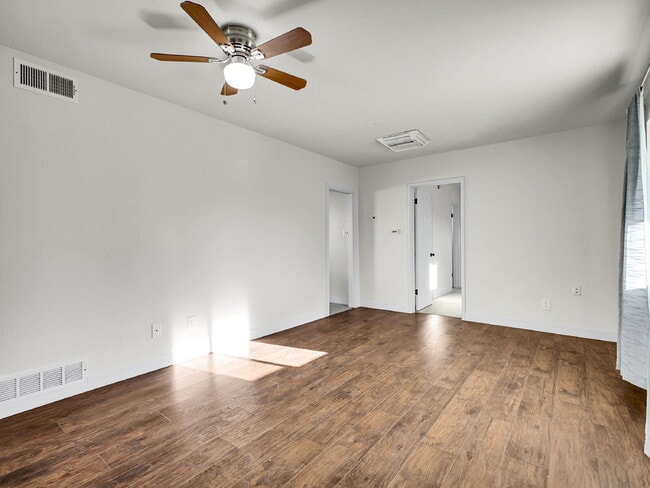 Photo - $2,495.00 - 3 Bedrooms, 1.5 Bathrooms, Single Family Home in Aurora with Washer and Dryer!