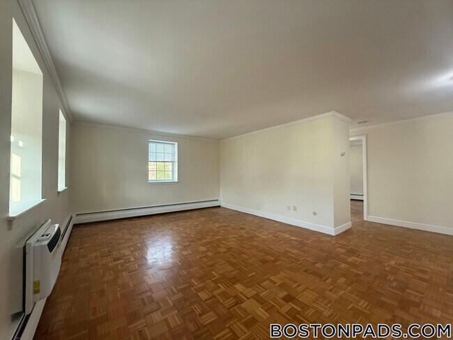 Foto del edificio - 36 Worthen Rd E