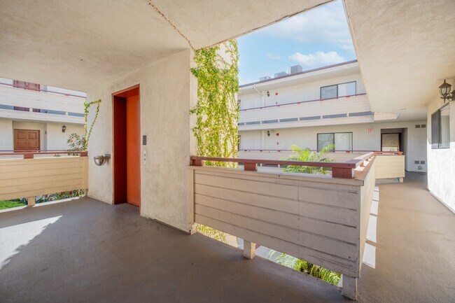 Building Photo - 110 N Everett St