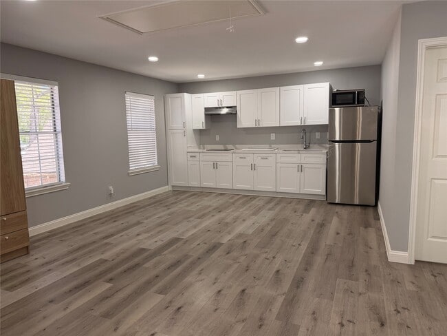 Building Photo - 6846 Hertford Park Dr