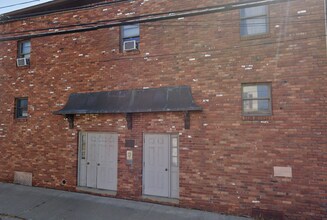 Building Photo - 3613 Main St