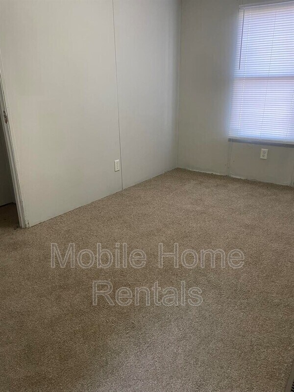 Building Photo - 367 Finley St