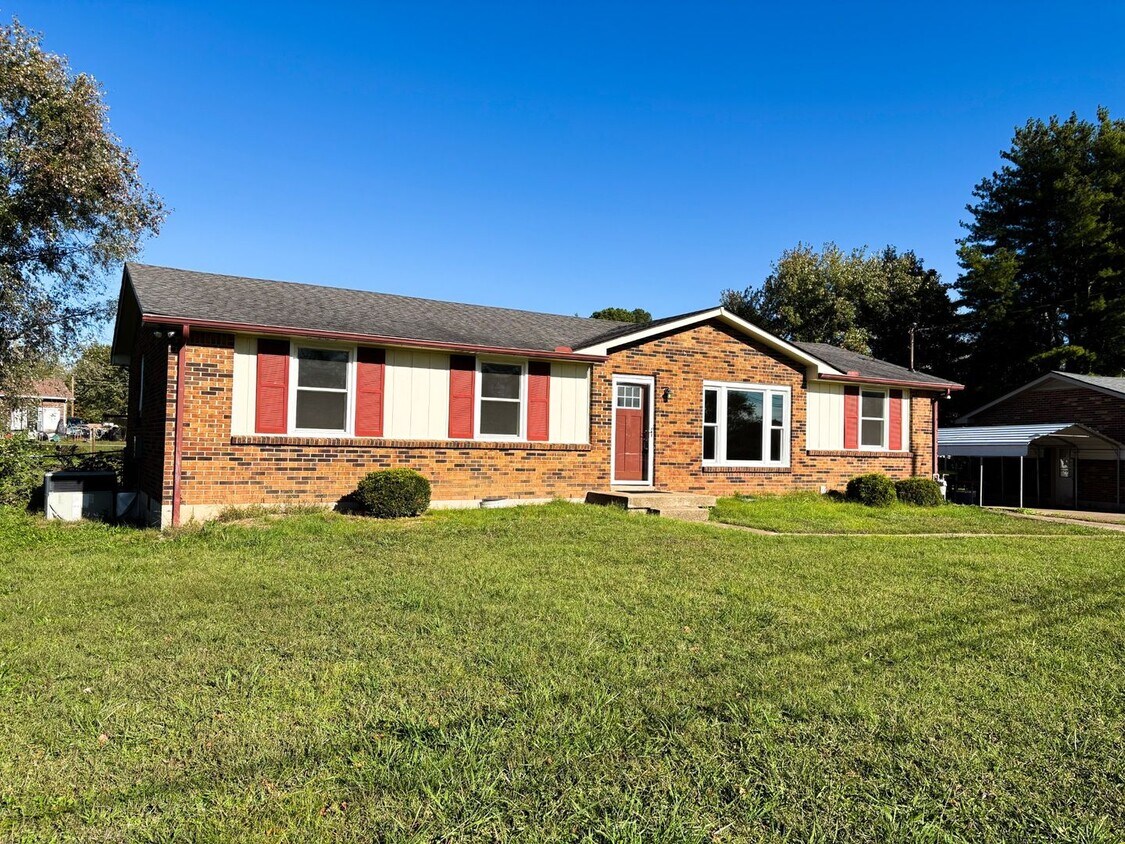 Foto principal - 3 Bedroom 1 1/2 Bathroom Home!