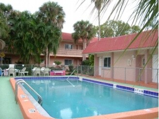 Foto principal - 1616 Redwood St