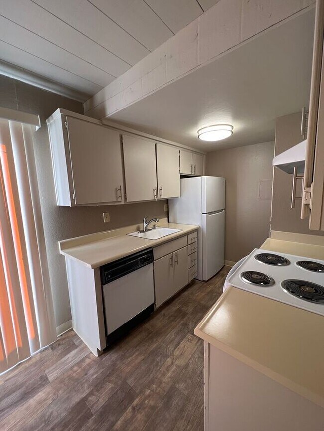 Foto del edificio - Charming 2 Bedroom, 1 Bathroom With Large ...