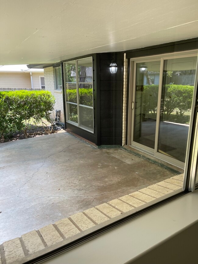 Outdoor patio. Well shaded. - 3407 Aldwyche Dr
