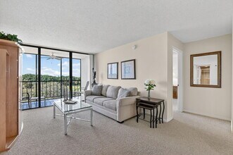 Building Photo - 7835 Lakeside Blvd