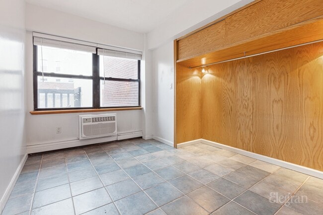 Building Photo - 200 Bowery St
