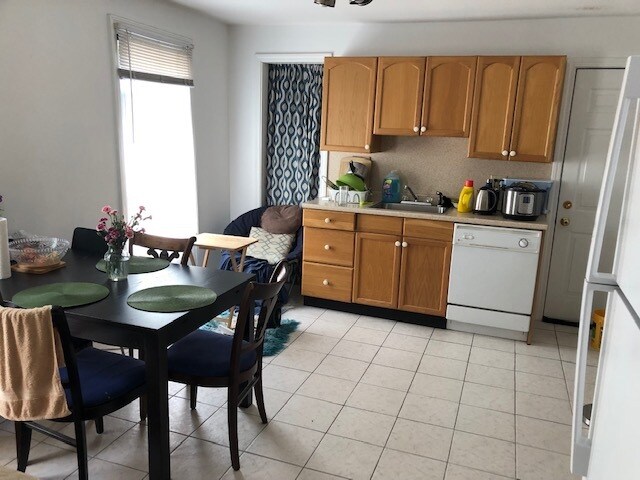 Building Photo - 104 Nash St