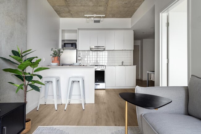 Building Photo - 1555 Boul. René-Lévesque O