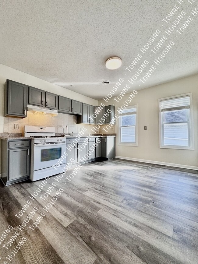 Building Photo - 374 Olmstead Ave