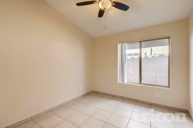 Foto del edificio - 15028 W Elko Dr