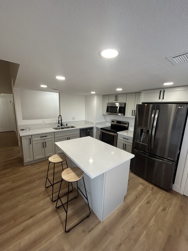 Building Photo - 3790 Shirebrook Dr