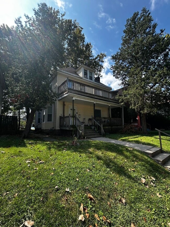 Building Photo - 393 E 15th Ave