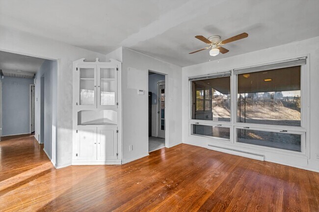 Foto del edificio - 9014 Ellison Dr