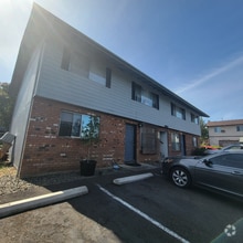 Building Photo - 1043 Lookingglass Rd
