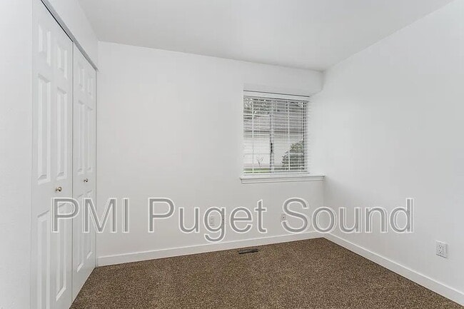 Building Photo - 22127 NE 9th Pl
