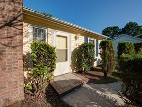 Building Photo - 114 Pine Crest Dr