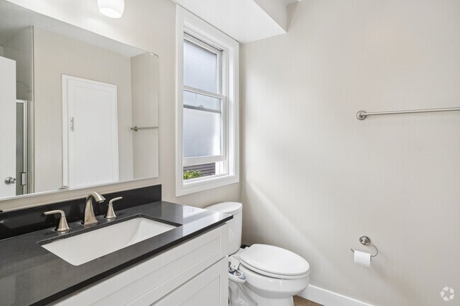 5 habitaciones, 3 baños - 1486 pies cuadrados - Baño principal - 2620 Regent