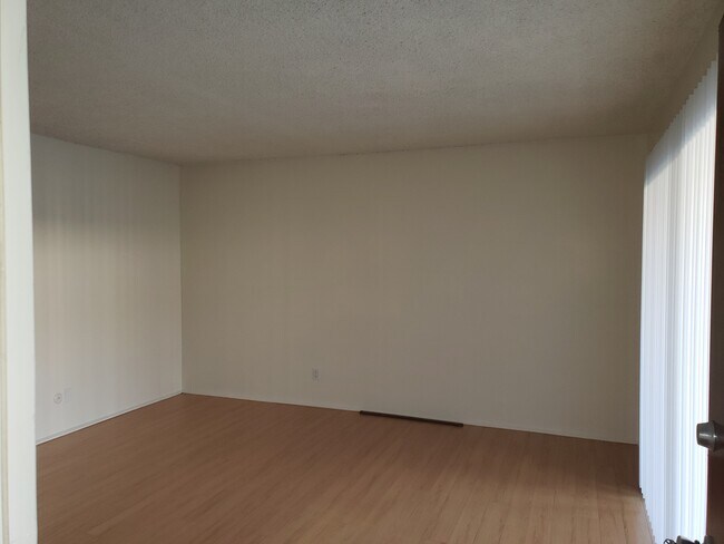 Foto del edificio - 1293 N Garfield Ave