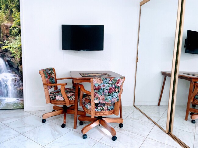 Foto del edificio - 1217 Hampton Cir