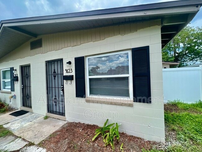 Building Photo - 4613 Edgewater Dr
