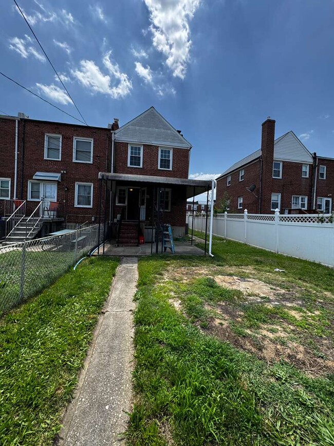 Foto del edificio - 7452 Lawrence Rd