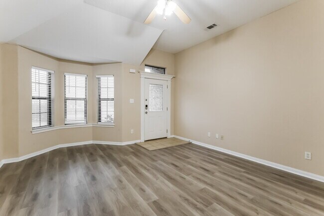 Foto del edificio - 131 Golfview Ct