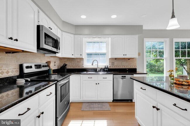 Foto del edificio - 7707 Lake Glen Dr