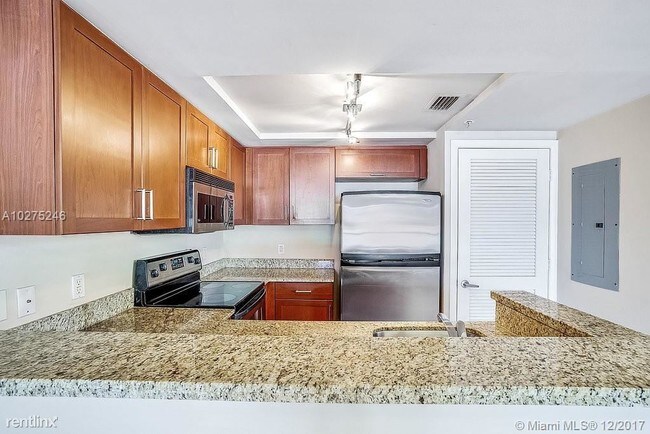 Building Photo - 1509 Bay Dr
