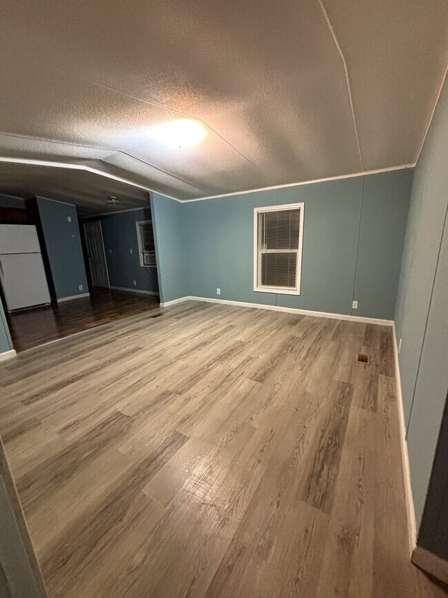 Foto del edificio - 122 Lori Ln