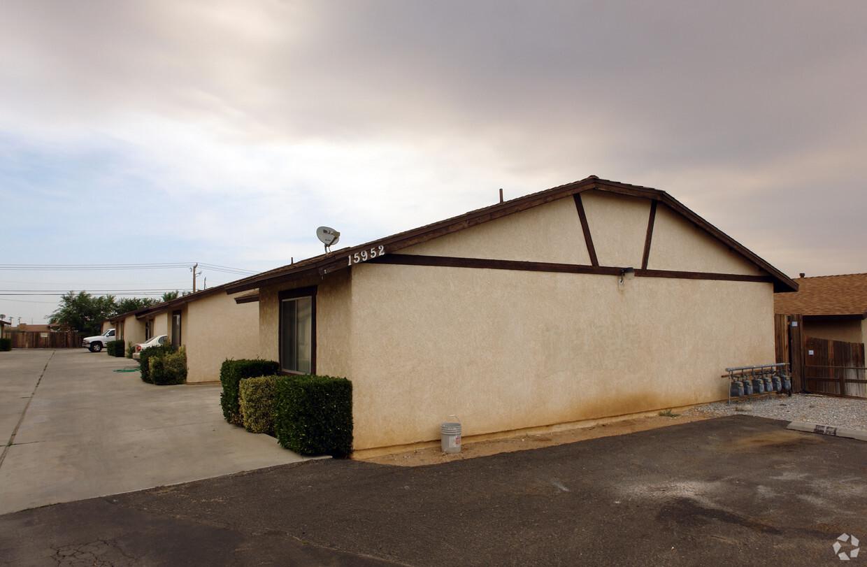 Building Photo - 15952 Sequoia Ave