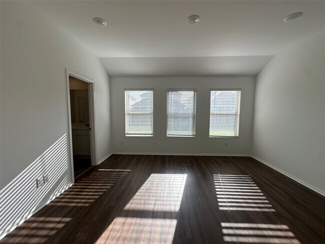 Building Photo - 5111 Winslow Grv Dr