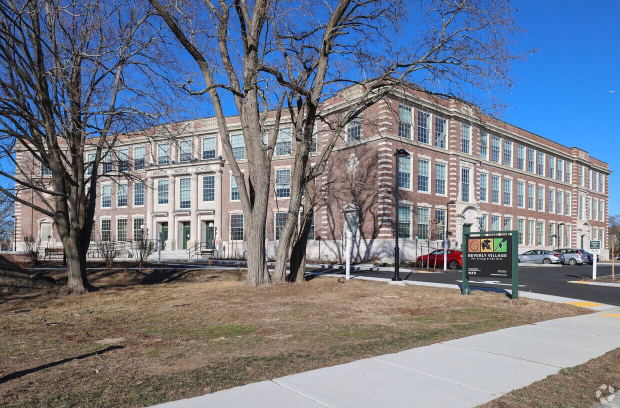 Primary Photo - Beverly Village for Living & the Arts