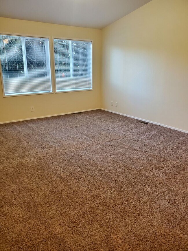 Foto del edificio - Spacious 3 Bd., 2 Ba near Blaine State Park