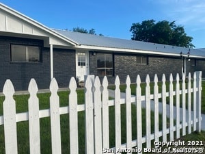 front - Stacey Bear Apartments
