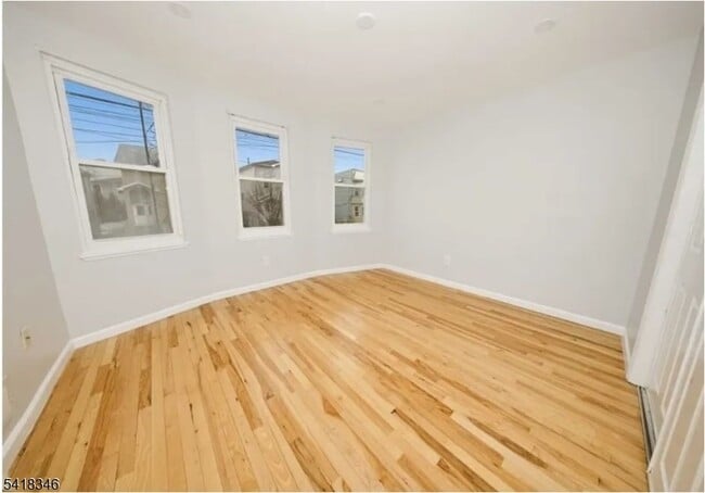 Photo - 437 Elm St Apartment