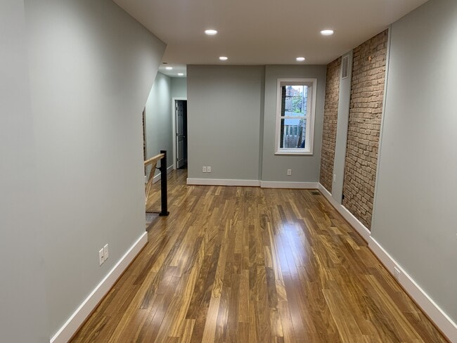 Building Photo - 3530 Chestnut Ave