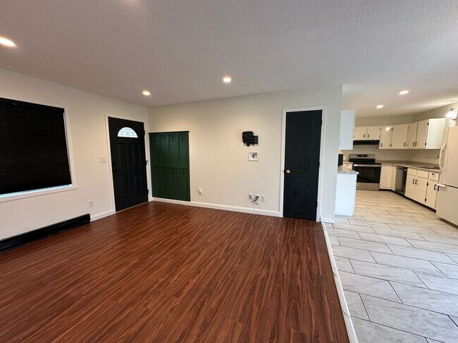 Foto del edificio - 2 Months Free on an 13-Month Lease with a $300 Gift Card- 4 Bedroom Home with Fully Fenced-In Lar...