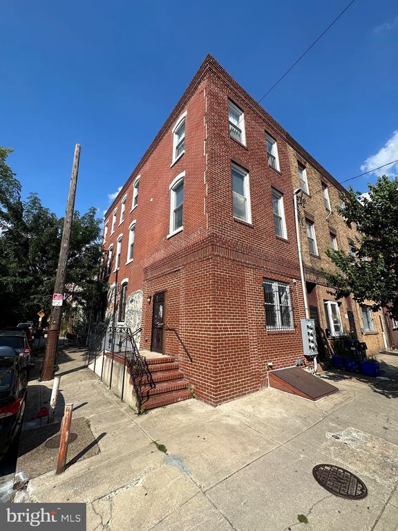 Building Photo - 1019 Christian St