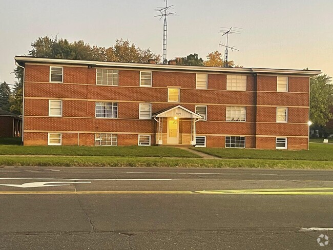 Building Photo - 3907 W Tuscarawas St