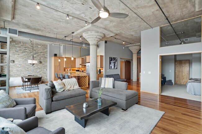 Foto del edificio - 311 E Erie St