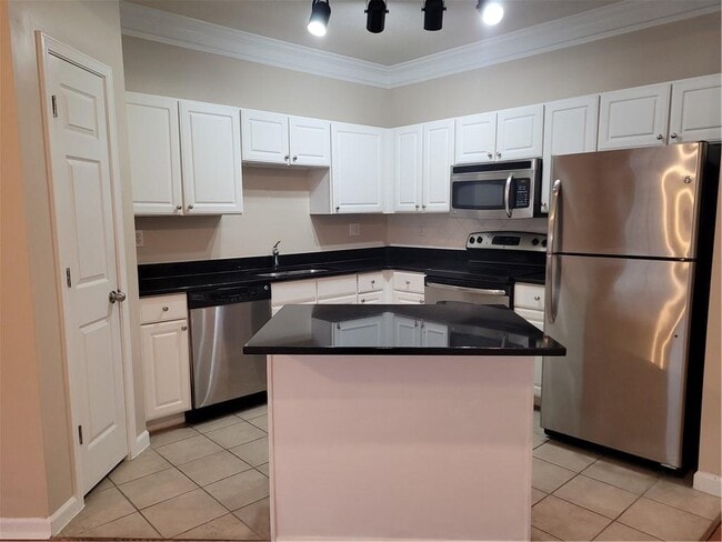 Building Photo - 1850 Cotillion Dr