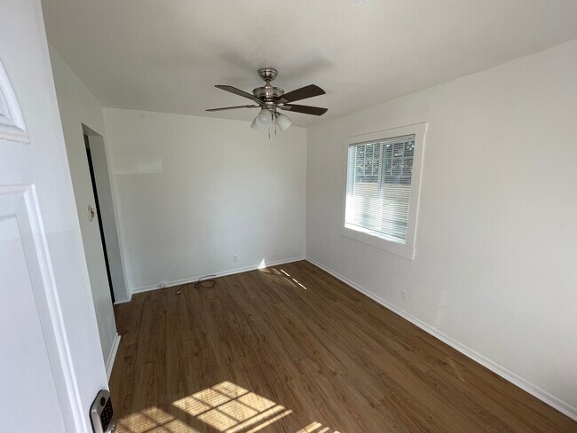 Sala de estar - 2722 Garden St